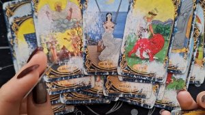 ТАРО РАСКЛАД\ ЧЕМ ВЫ ТАК ПРИТЯГИВАЕТЕ ЛЮДЕЙ?!