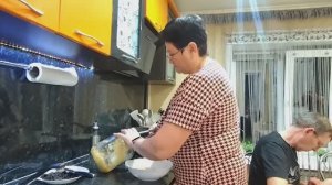 ОБЫЧНАЯ ЖИЗНЬ В СЕЛЕ //ВЕЧЕР, ГОТОВЛЮ НАЧИНКУ ДЛЯ ПИРОГА, А ВАДИМ ШЬЁТ, ГОВОРИТ ДЕНЬГИ ВЫЛЕТАЮТ! 😂