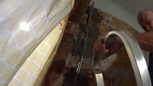 За ранее поцеловал