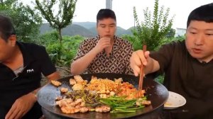 Спецгость Ли Чжан У! Свиная грудинка🥩 и рамён🍜 полный пир (360p)