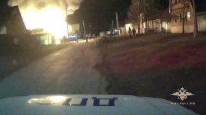 В Челябинской области полицейские спасли человека из огня.