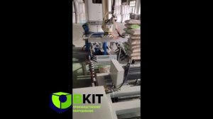 Вертикальный автомат упаковки гранулированных продуктов в пакеты по 3-25кг с робот-паллетайзером