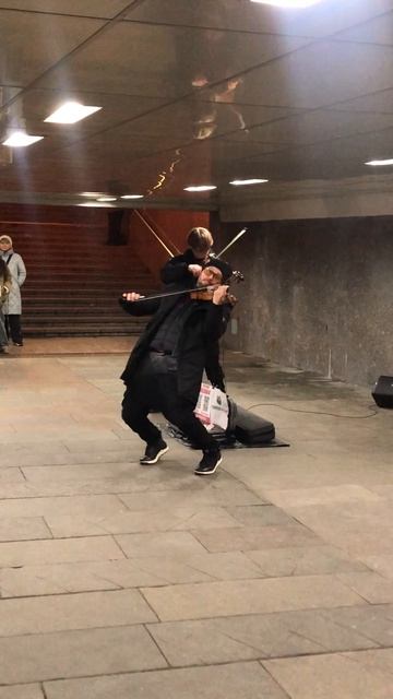 Несколько секунд «прекрасного далёка» в московском подземном переходе