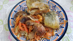 Морской окунь с шампиньонами запечённый в духовке