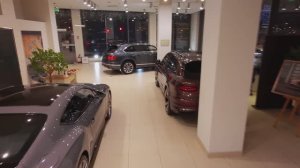 Купить Bentley Bentayga W12 2017 г. Цвет: Thunder  Цвет салона: Magnolia / Brunel