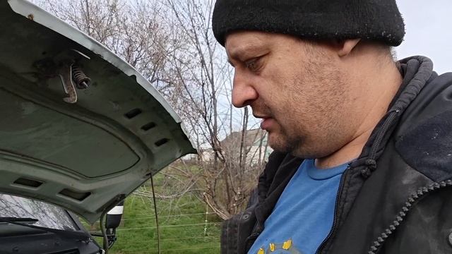 Купил корма для животных, чистка в сараях, газель застряла.