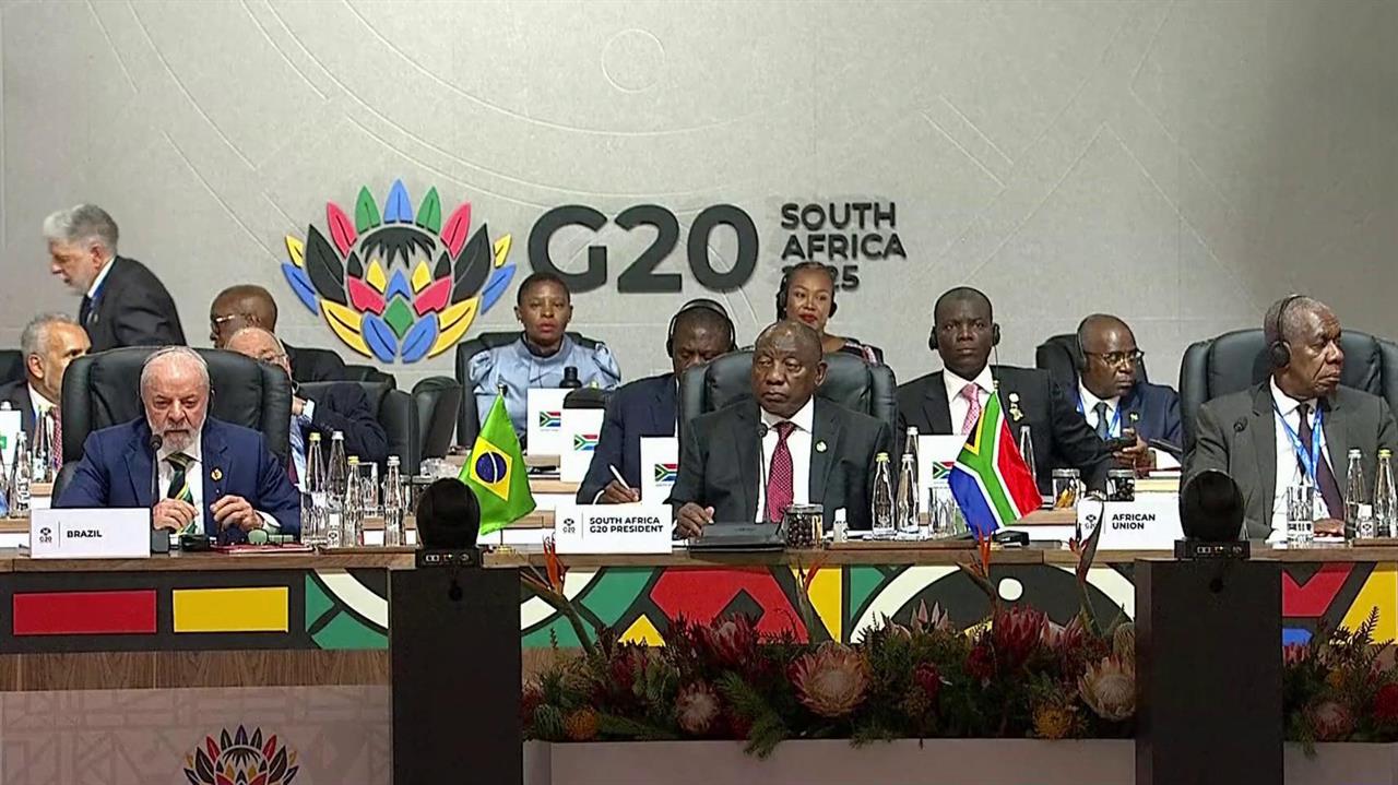 В ЮАР стартовал саммит G20, где в отсутствие Дональда Трампа обсуждают мирный план США.