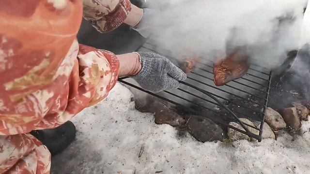 Коптим ПОДЛЕЩИКА ! САМИ ЛОВИМ ! САМИ КОПТИМ ! Лещ горячего копчения ! Как закоптить леща !