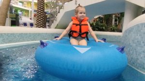 Плаваем в аквапарке 💦