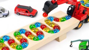 Мультики для детей и малышей. Яркие Разноцветные шарики Съезжают с деревянных склонов. Мультики