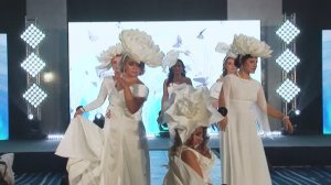 Конкурс "Мисс и Миссис Урал - Южный Урал". Второй выход участниц – «Белый цветок»