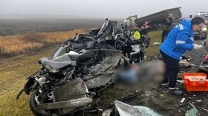 Мужчина погиб в ДТП с тягачом в Саратовской области, еще три человека пострадали