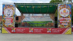 Плывёт веночек