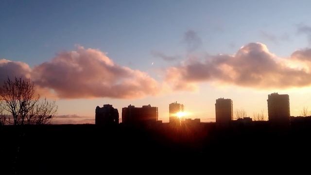 Красивый разноцветный закат смотреть онлайн