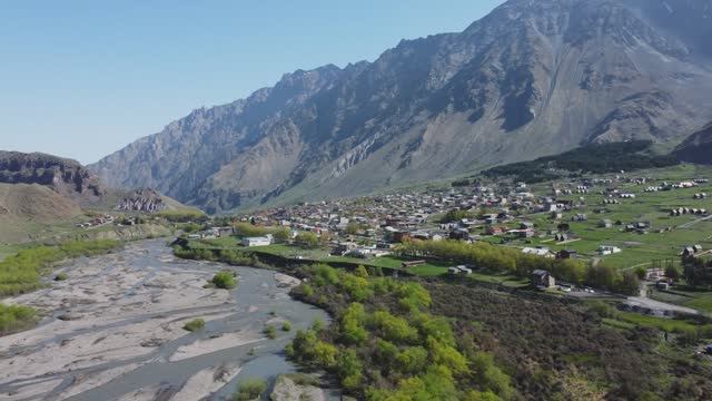 В ТУРЦИЮ на машине через ГРУЗИЮ 2024! Часть 1 - КАЗАНЬ - ТБИЛИСИ, 2000км красоты! смотреть онлайн