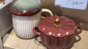 В Светофоре классные завалы посуды! Много новинок для кухни. Красивые тарелки, кружки, кастрюли.