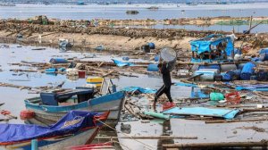 Число погибших из-за наводнения в центре Вьетнама выросло до 55
