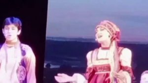 Песня: "Гляжу в озера синие..." Эх, и песня! А какие голоса! Это "Саратовские переборы". Узна?