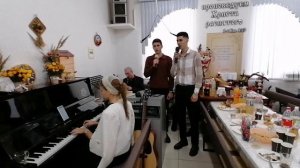 Снова шумной листвою покрылась земля