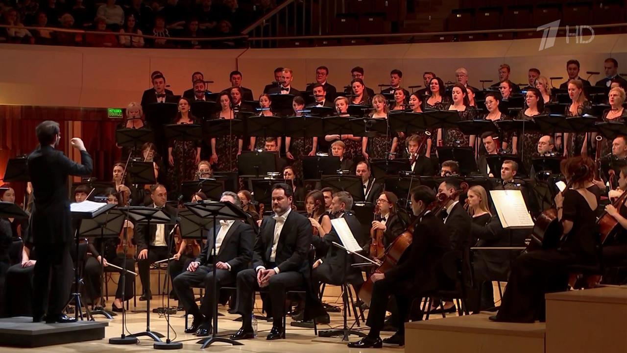 В память о Дмитрии Хворостовском в "Зарядье" прозвучал "Реквием" в исполнении звезд.