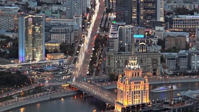 песня про Москву пародия Вилли Токарева - текст песни Александр Сергеевич Миронов (поёт нейросеть)