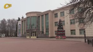 У ДВОРЦА ГОРНЯКОВ ЖЕЛЕЗНОГОРСКА УЖЕ УСТАНОВЛЕНА НОВОГОДНЯЯ ЕЛКА