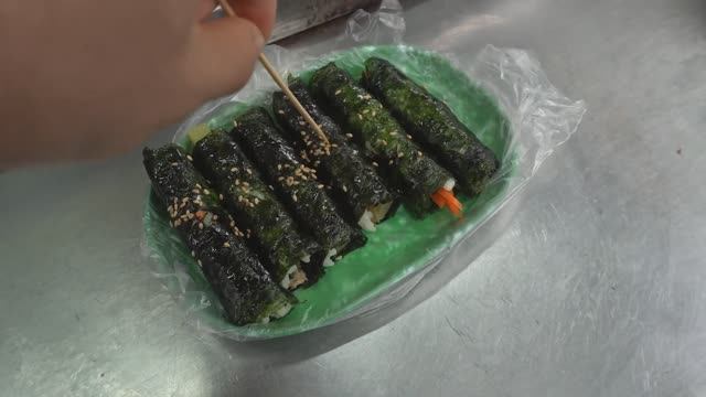 Мини-гимбап — ттокбокки / Инсадон / корейская уличная еда