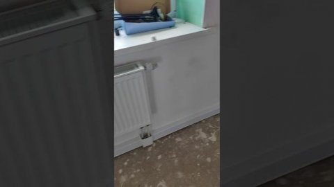 Скрытая прокладка труб отопления в плинтусе (дом 140 м² в д. Новосёлы, Пермский край)