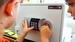 День Рождения Ники вместе с Владом, Ромой и Дианой! Видео для детей!