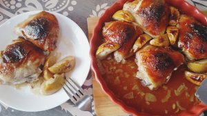 "Осенний аккорд"Куриные бёдра запечённые с яблоками в духовке.