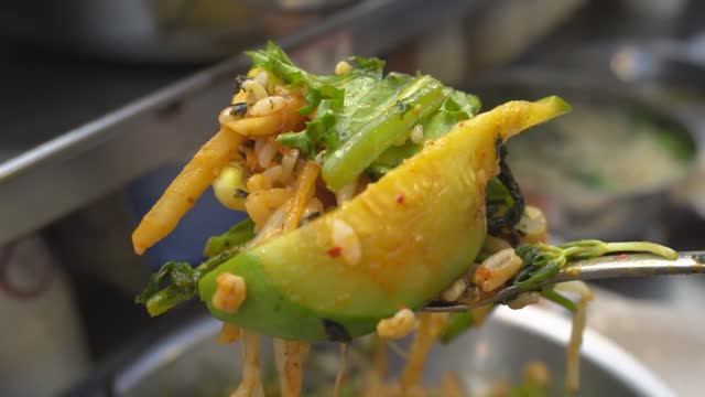 Овощной бибимбап с рынка Кванчжан / Корейская уличная еда