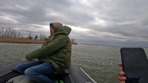 Попали в шторм, лодка полная воды (Обское море)