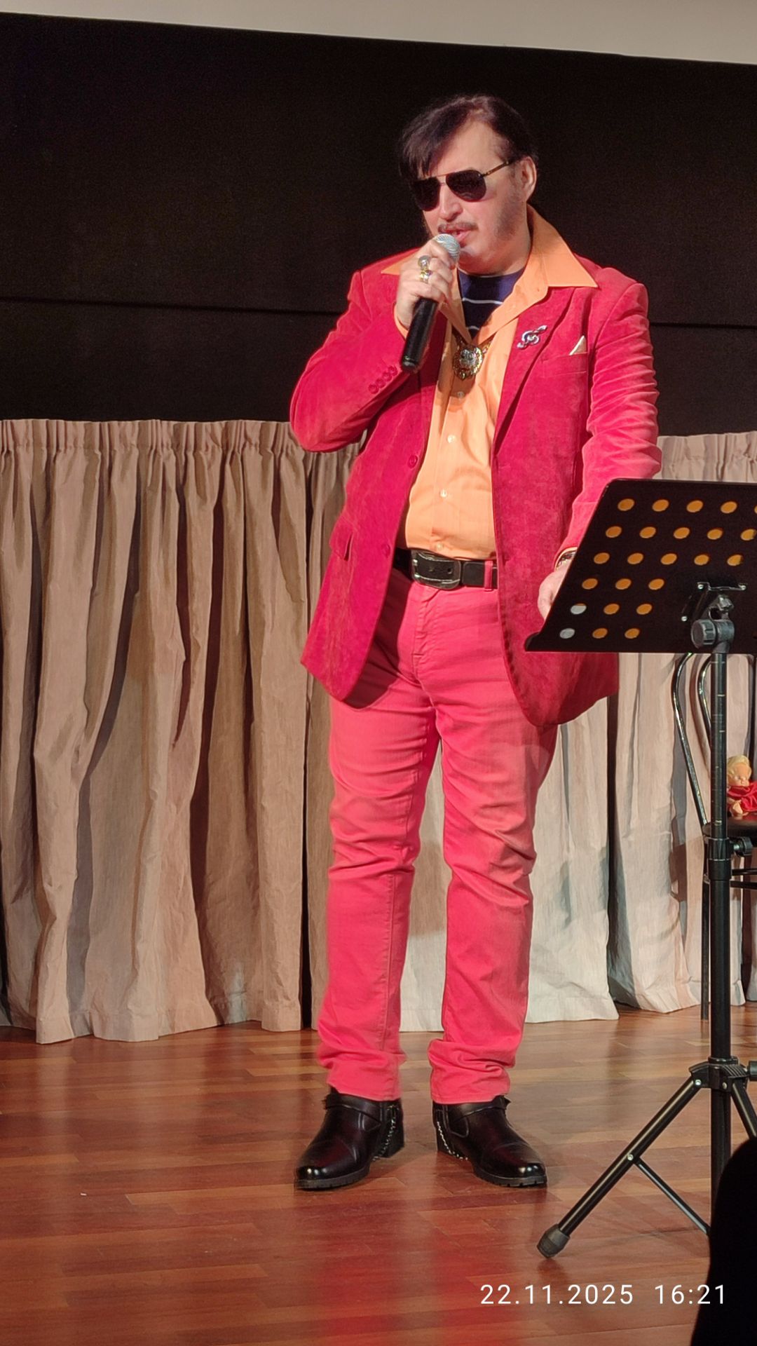 Михаил Иноземцев. Свечи. смотреть онлайн