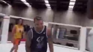 Стример IShowSpeed бросил вызов Дэну Хукеру.