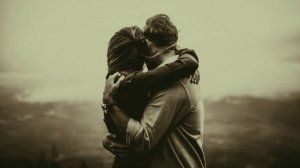 Он говорил ей