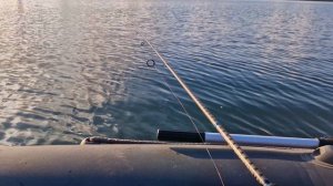 ЖОР СУДАКА НА ВЕЧЕРНЕЙ ЗОРЬКЕ!!! РЫБАЛКА НА СПИННИНГ С ЭХОЛОТОМ LOWRANCE ELIT 9FS И НОВЫМ МОТОРОМ!