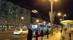 Как троллейбус подключается к проводам