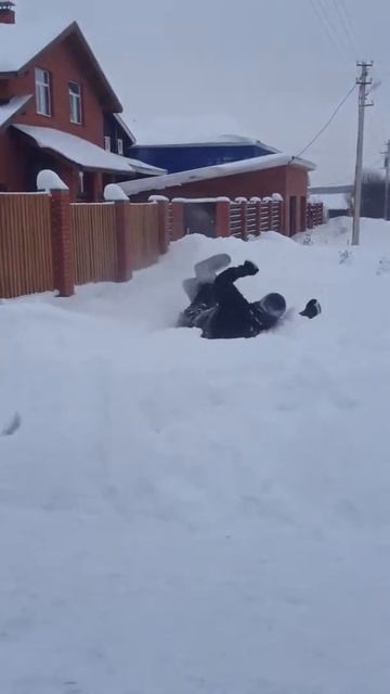 Утонул в сугробе))) #Shorts смотреть онлайн