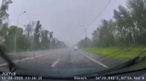 Сильный ливень через объектив видеорегистратора 70mai A810.