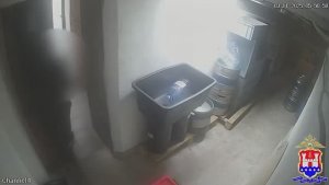 Калининградский гений зашёл в подвал ресторана через подвал и стащил 40 000 рублей