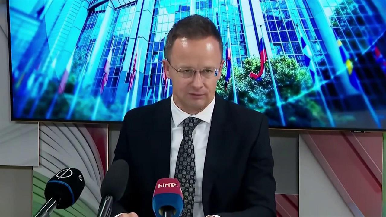 Глава МИД Венгрии Петер Сийярто поддержал американский мирный план по Украине.