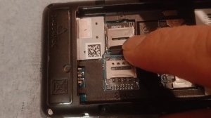 Как вставить микро SD. карту памяти в кнопочном Телефоне и не сломать слот делаем все аккуратно