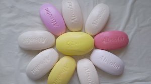 АСМР ШУРШАНИЕ. РАСКЛАДЫВАЮ ЯРКОЕ МЫЛО АБСОЛЮТ. ШЕЛЕСТ УПАКОВКИ!