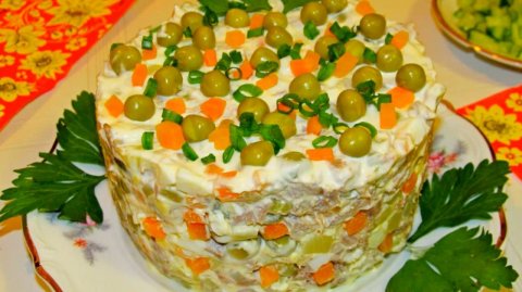 Новогодний салат.Без него никуда.