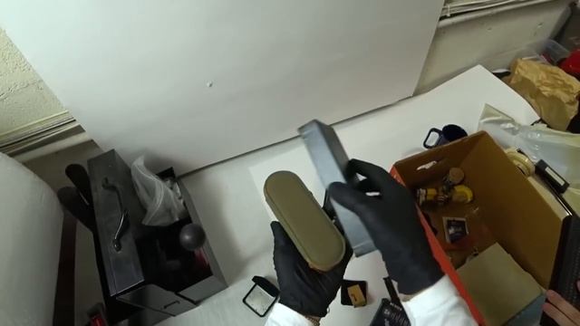 Аукцион контейнеров в США .Нашли оружие у шерифа и подводника