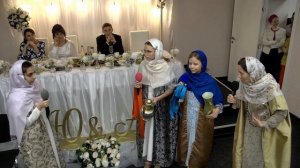 Молодёжная сценка на свадьбе.