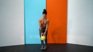 Ротационная румынская тяга с 1 гирей, ноги в узкой позиции/Narrow Stance KB Rotational Deadlift