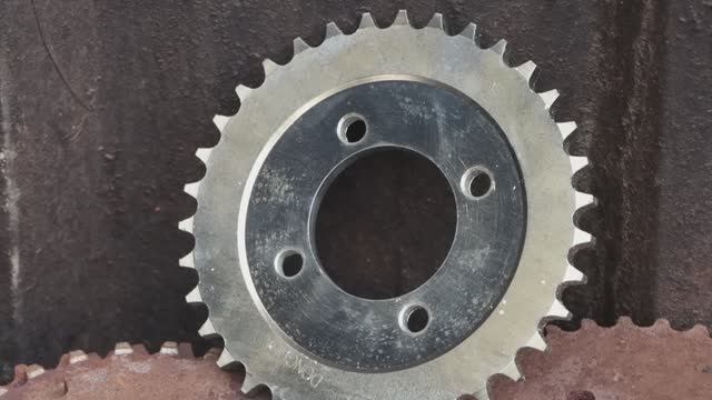 Процесс изготовления звёздочки для мотоцикла смотреть онлайн