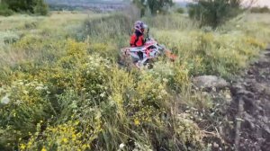 ПАДЕНИЕ ДЕВОЧКИ НА ПИТБАЙКЕ! ВЛЕТЕЛА В ЗАБОР!