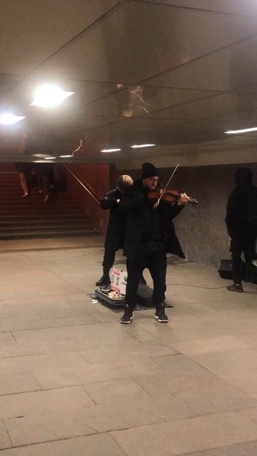 И ещё скрипки в подземном переходе на Арбатской